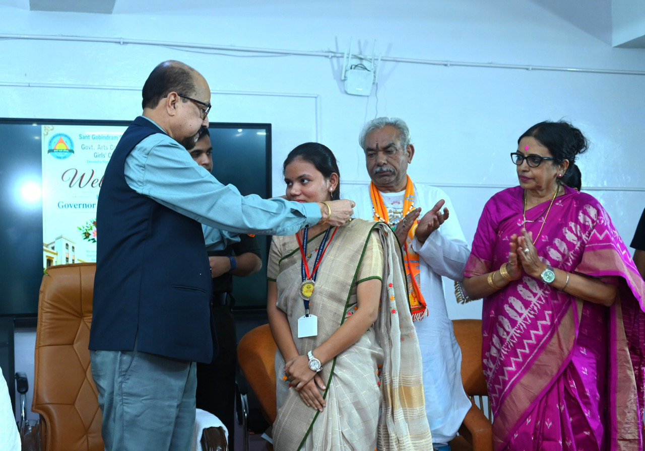 वर्तमान पर फोकस करें, निरंतर सीखते रहें और समाज के लिए योगदान दें- राज्यपाल रमेन डेका…..