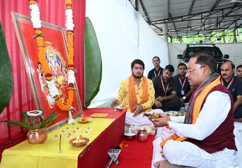सृजन, कौशल और श्रम के सम्मान का संदेश देती है भगवान विश्वकर्मा की आराधना: मुख्यमंत्री विष्णु देव साय…..