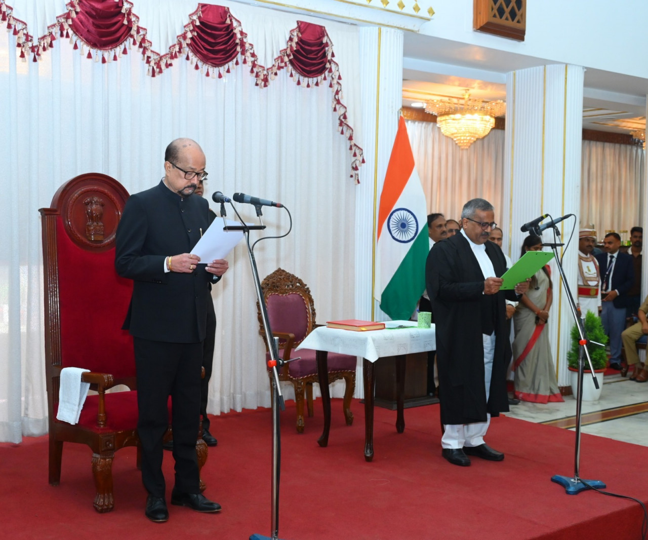 राज्यपाल रमेन डेका ने न्यायाधिपति कृष्न राम महापात्र को छत्तीसगढ़ उच्च न्यायालय के मुख्य न्यायाधीश पद की दिलाई शपथ…..