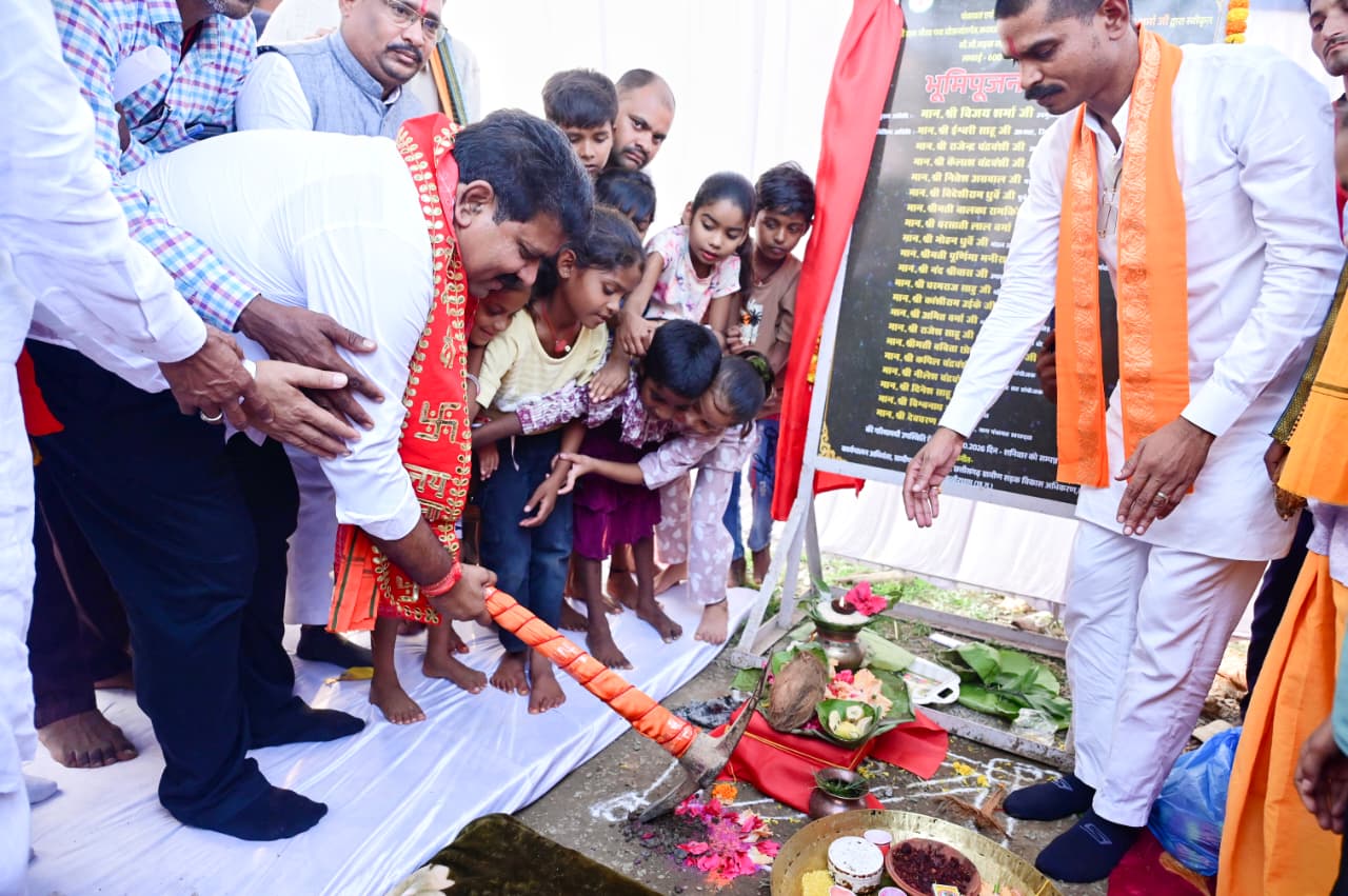’उप मुख्यमंत्री विजय शर्मा ने तीन गांवों में 1.55 करोड़ रुपए के गौरव पथ निर्माण का किया भूमिपूजन’…..