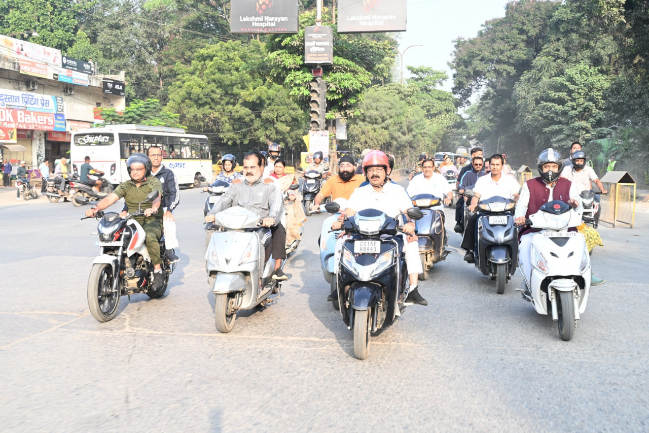 उप मुख्यमंत्री अरुण साव निकले स्कूटी पर, शहर भ्रमण कर सफाई और निर्माण कार्यों का किया निरीक्षण…..