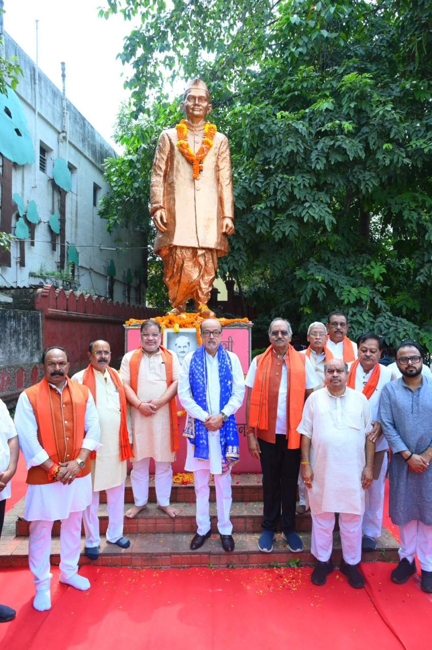 नशा मुक्त भारत के संकल्प के साथ राज्यपाल डेका ने की पदयात्रा, महात्मा गांधी और लाल बहादुर शास्त्री को श्रद्धांजलि अर्पित कर डॉ. अंबेडकर को किया नमन….